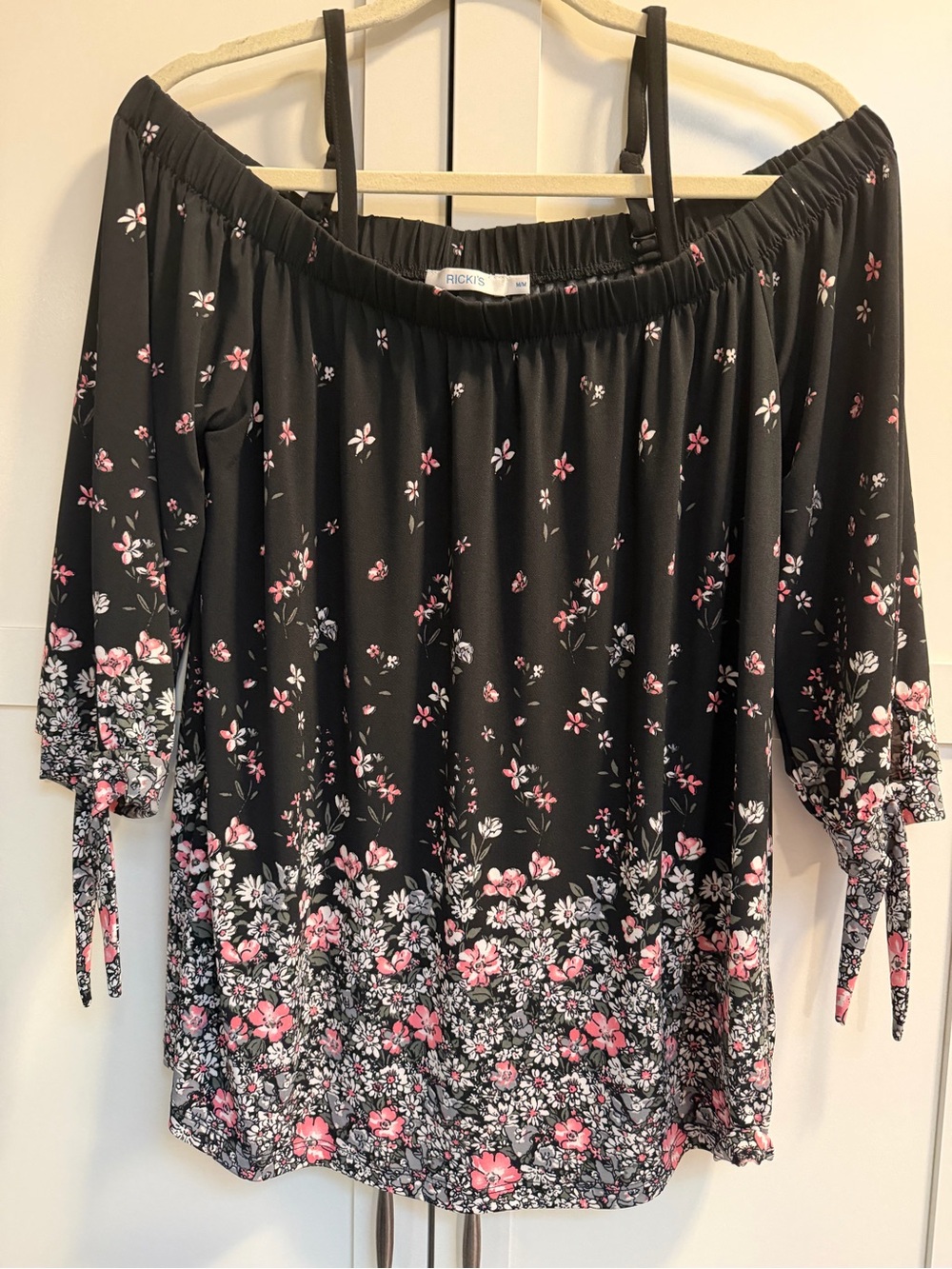 RICKI’s Off Shoulder Top Size Medium NWOT